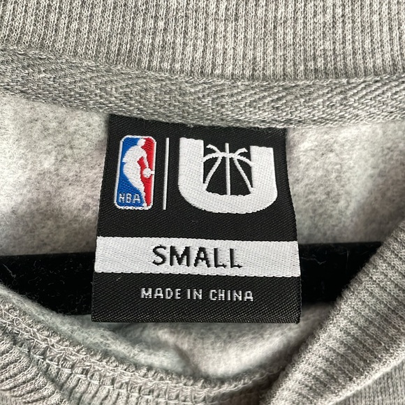 Chicago Bulls Pullover Size Medium - Picture 3 of 4